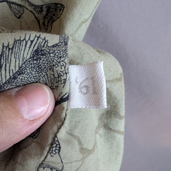 Cabela's 2XL fishing shirt in green with fish graphics and back vent panel - Picture 6 of 14